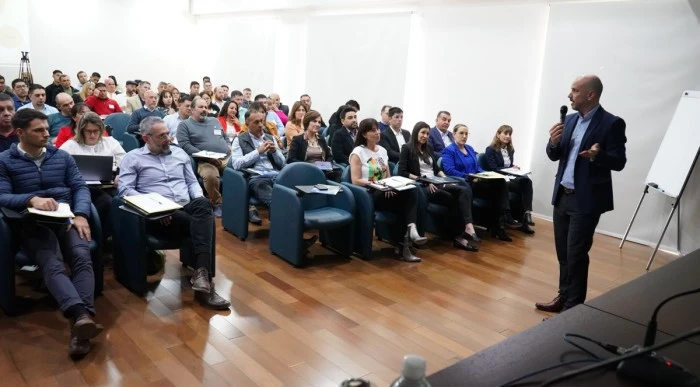 651b0b0c33359_700_387! (1)