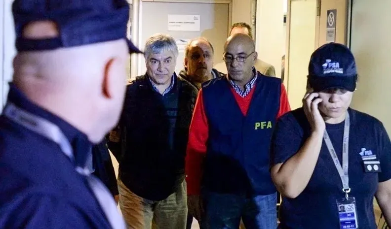 14_lxzaro_b.jpg_1514464385