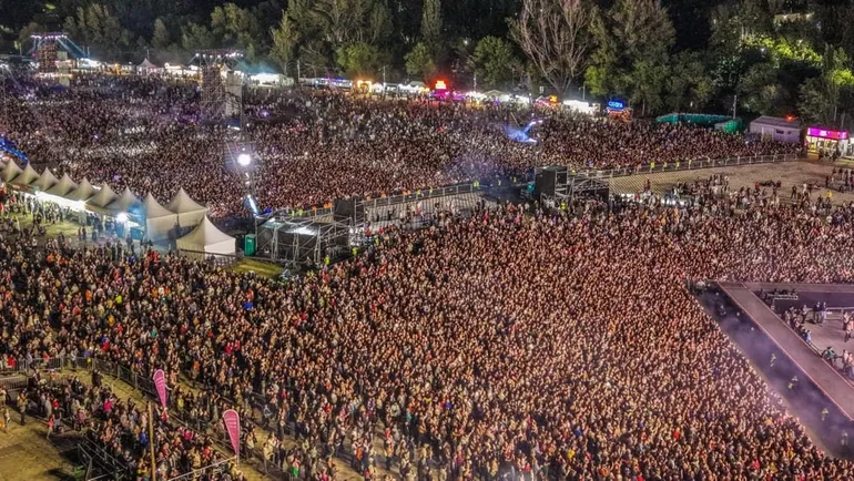fiesta-la-confluencia-2026-jueves-primer-noche-270-mil-personas