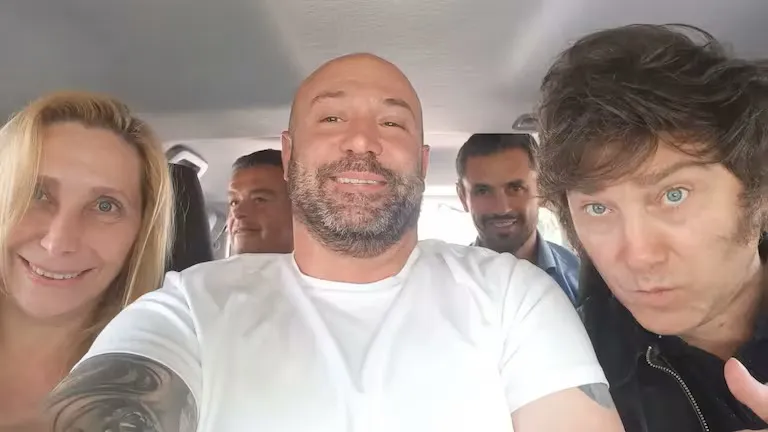 diego-spagnuolo-con-los-hermanos-milei-y-martin-MRDTM6BSX5FODOROSAO5HA6CLQ