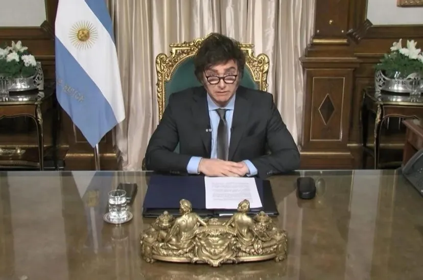 Milei-cadena-nacional-828x548-1