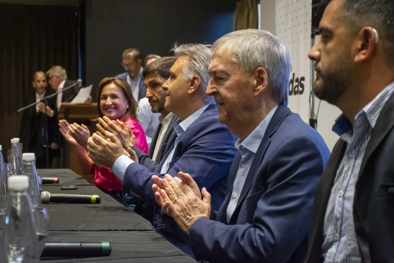 schiaretti-llaryora-y-pullaro-la-sociedad-rural-rio-cuarto