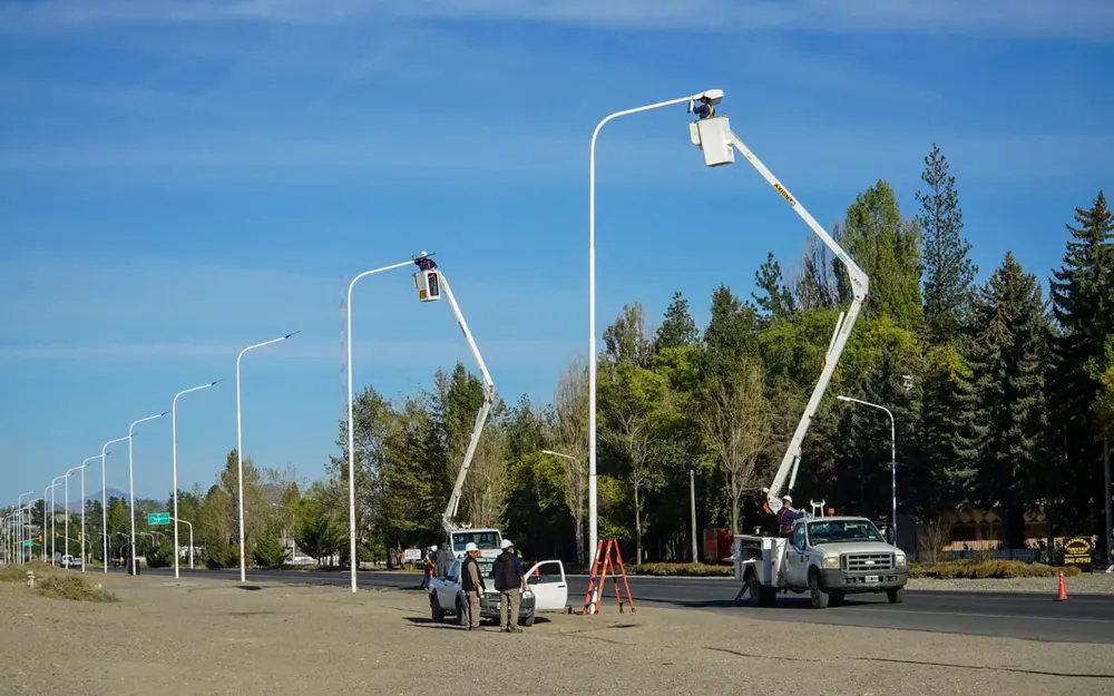 Renovacion-de-luminarias-sobre-Ruta-22-1536x960