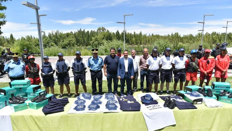 mariano-gaido-uniformes-policia-3jpg