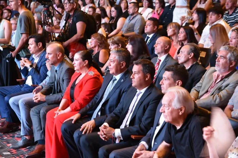 rolando-figueroa-fue-zapala-y-se-fotografio-su-contrincante-2023-marcos-koopmann