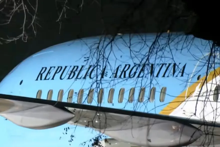 el-avion-presidencial-que-abordo-javier-milei-IBIRJ2T2HNG45H2XVJ2OASKPJI (1)