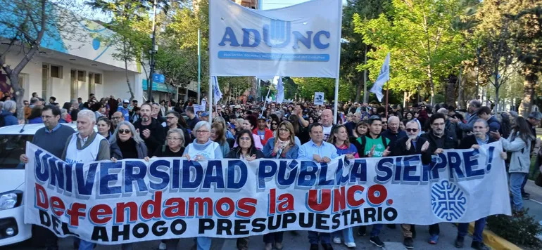 marcha-universitaria-neuquen-2jpeg