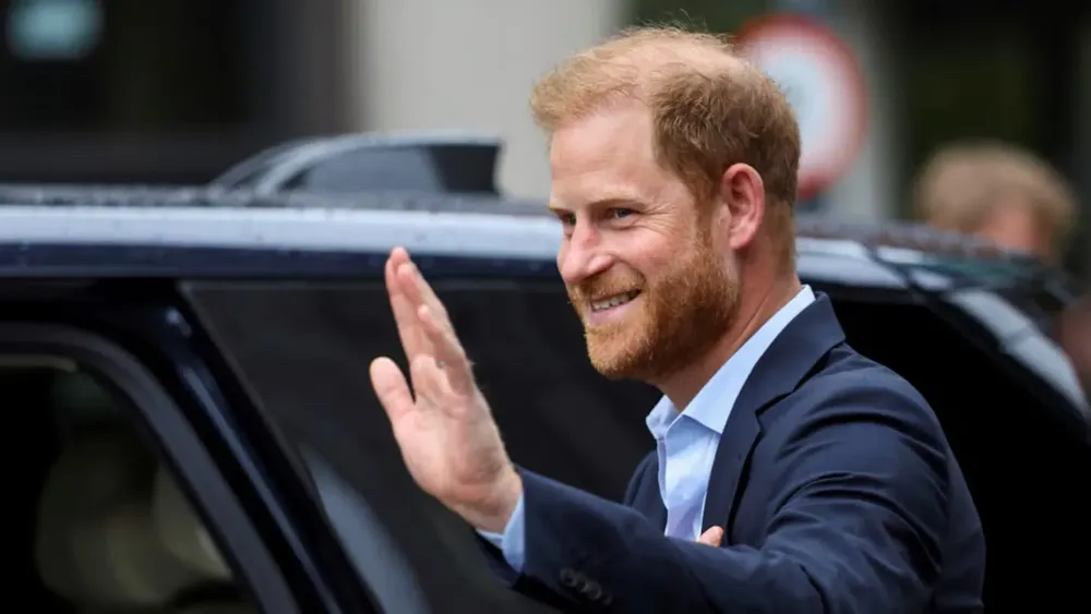 el-principe-harry-se-volvio-a-ver-con-su-padre-el-rey-carlos-iii-foto-ap-ZZ5I53P35BAZNHQUZHKE4OVWWM