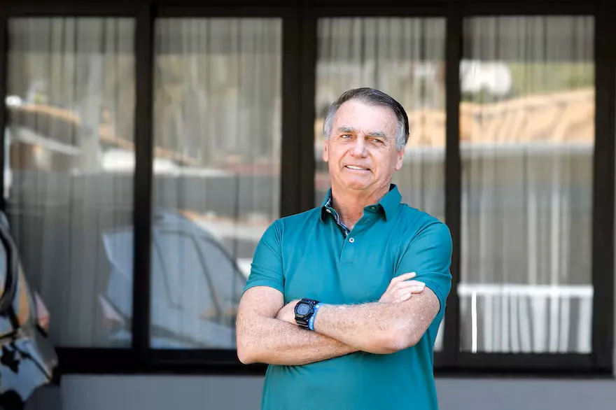 jair-bolsonaro-en-su-residencia-mientras-esperaba-BJFGPNBOZ5HZVJF3EZVJ474FD4