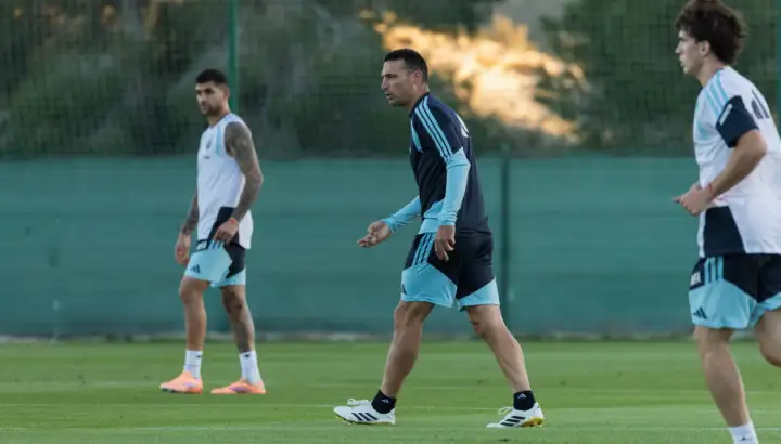 lionel-scaloni-entrenando-a-la-seleccion-argentina-2135615