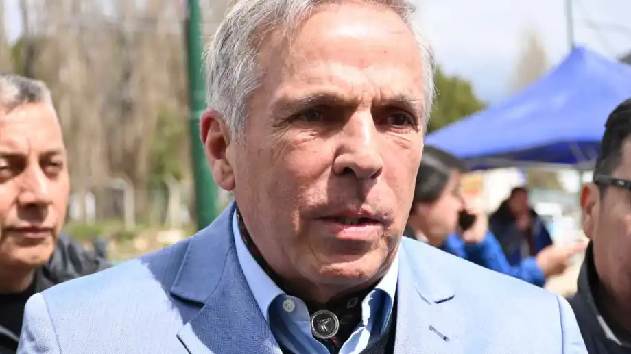 ag-nqn-Jorge-Sapag-salto-2