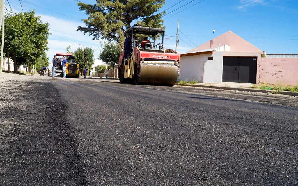 Las-obras-de-bacheo-y-pavimento-se-replican-en-toda-la-ciudad-1-1024x640
