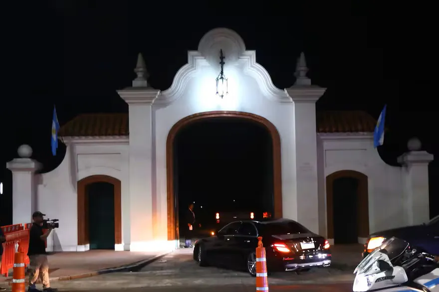 entrada-del-presidente-de-francia-emmanuel-macron-24TIN7P4QVHX7IXAII2RJEUBAY