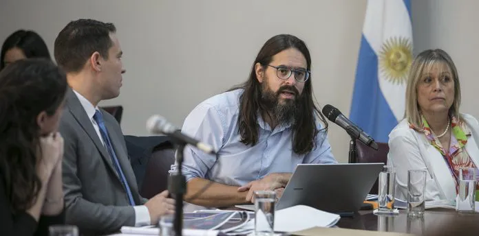 Comision-Salud-en-Legislatura_0100-696x344