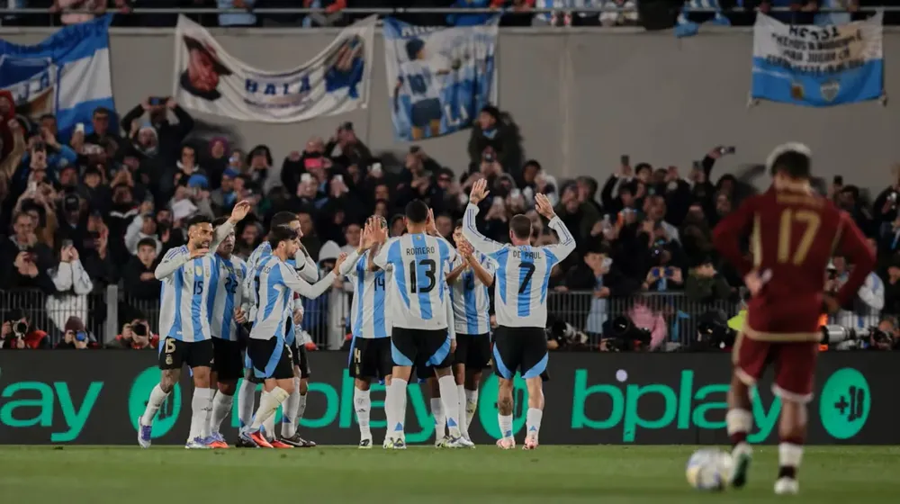 sin-la-pulga-el-dt-piensa-en-un-once-con-algunos-cambios-y-apostara-por-otros-nombres-que-piden-pista-tras-el-triunfo-ante-venezuela-en-el-monumental-foto-efe-2Q7U5HXPQFEXJAMD54DF6P2VMA
