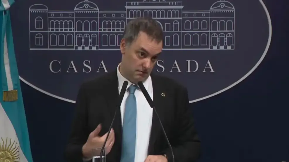 el-vocero-presidencial-manuel-adorni-durante-su-conferencia-de-prensa-del-1-de-octubre-de-2025-2109858