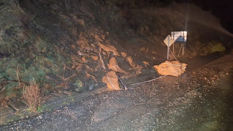 caida-piedras-el-temporal-lluvia-san-martin-los-andesjpg